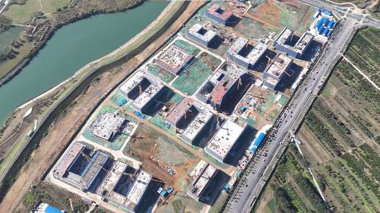 11.28湖北宜都产教融合园项目全面封顶。(摄重庆工程公司 王宇欣).jpg