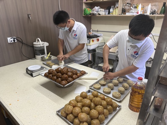 月饼制作现场.jpg