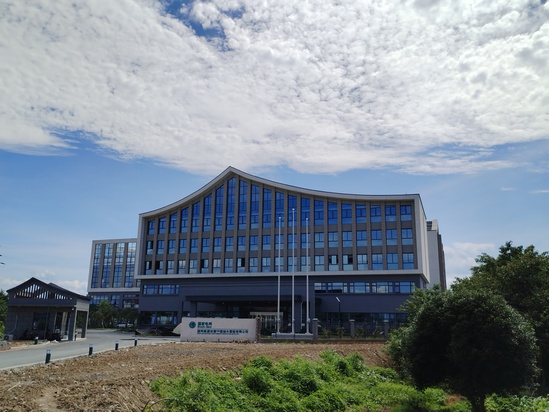 国网新源安徽宁国抽水蓄能电站房屋建筑工程项目市区营地顺利通过竣工验收。(摄 广东工程公司 王静伟).jpg